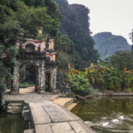 Porte d'entrée du temple de Bich Dong (Tam Coc)