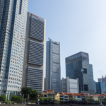 Petite différence de taille entre les batiments (Singapour River)