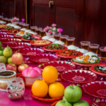 Offrandes devant le Buddha Tooth Relic Temple (Singapour)