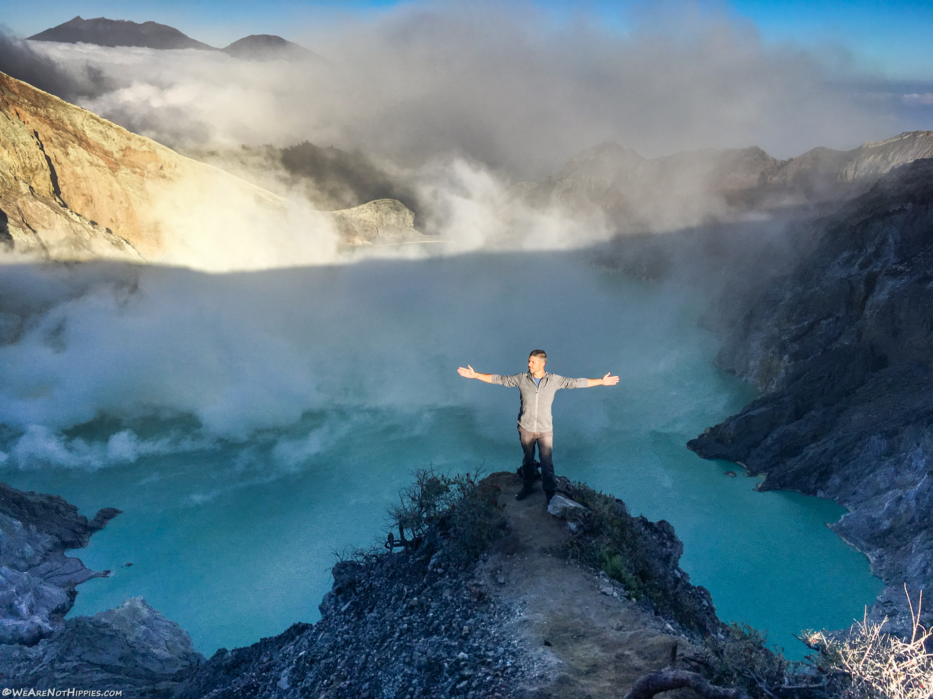 Sky devant le volcan (Kawah Ijen, Java) – We Are Not Hippies