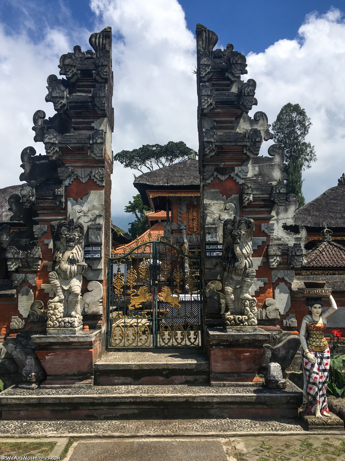  Portes  dans le temple  de Beratan Bali  We Are Not Hippies