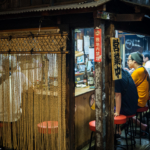 Restaurant dans la rue de Shinjuku Omoide Yokocho (Tokyo)