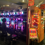 On trouve ces salles de jeux dans n'importe quelle ville du Japon!