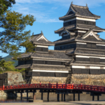 Le château de Matsumoto et son joli pont rouge