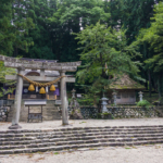 Un temple au coeur de la forêt (Shirakawago)