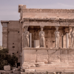 Statues d'Athéna devant le temple, Acropole (Athènes)