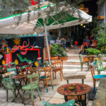 Café dans le quartier d'Exarcheia, Athènes