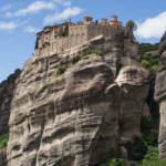 Le Monastère Varlaam vu d'en bas (Les Météores)