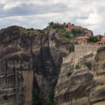 Grand Meteora au fond, et Varlaam devant (Les Météores)