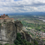 La vue dégagée du monastère Agios Stefanos (Les Météores)