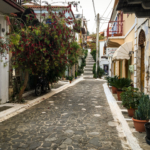 Les rues pavées de Koroni