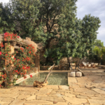 La cour de notre magnifique hébergement à Koita