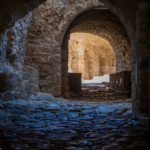 Coupe gorge dans les ruelles de Monemvasia