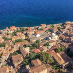 Vue sur la ville depuis les fortifications (Monemvasia)