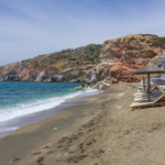 Détente à la plage de Paliochori (Milos)