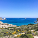 Belle palette de couleurs sur les routes de Milos