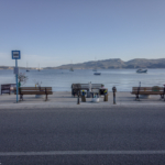 C'est tout de suite moins casse-pied d'attendre son bus par ici... (Milos)