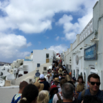 Les bouchons dans les ruelles d'Oia (Santorin)