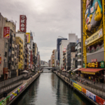 Dans le quartier de Dotonbori (Osaka)