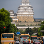 Le chateau de Himeji veille sur la circulation