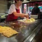 Les Hiroshima Okonomiyaki préparés sous nos yeux (Miyajima)