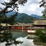 Vue sur le temple Itsukushima (Miyajima)